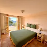 Camelia Pour 8 Personnes Avec Piscine Et Vue Au Domaine De Valcros A Les Maures